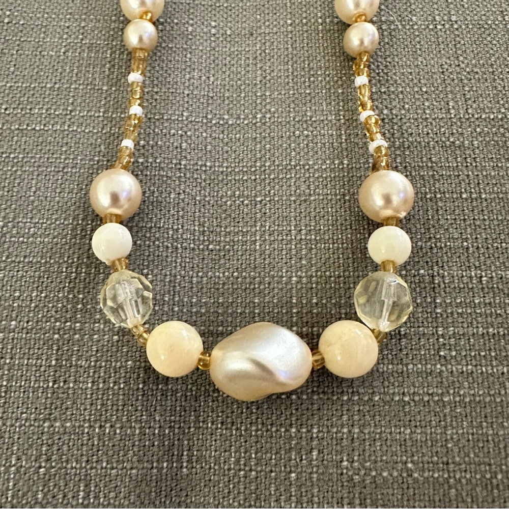 Faux Pearl & Mixed Bead Statement Necklace 15.5” EUC